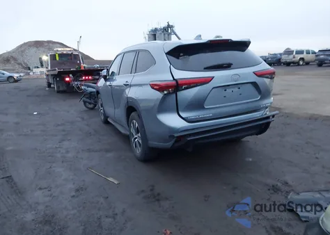 2021 Toyota Highlander Xle z USA, uszkodzony, nr VIN 5TDHZRBH1MS088723